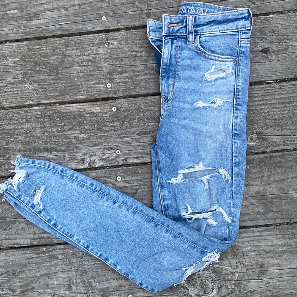 American Eagle super high rise jegging crop distressed light blue size 0